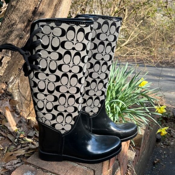 Tristee rain boots size 8 (damage on L) AMPUTEE or REPLACEMENT(R) - Picture 2 of 4